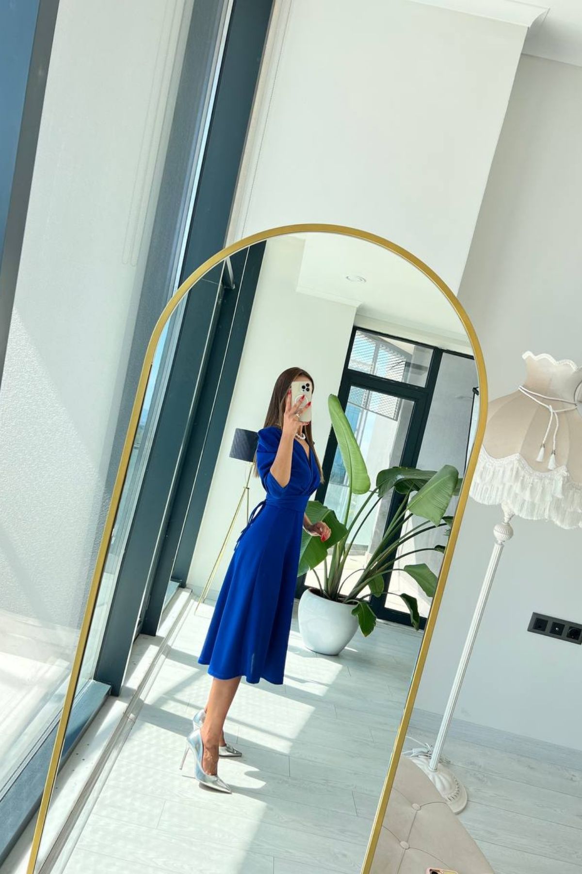 Saks%20Krep%20Kumaş%20Kuşak%20Detaylı%20Elbise