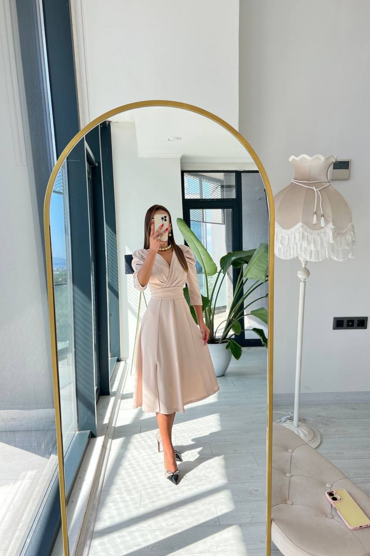 Bej%20Krep%20Kumaş%20Kuşak%20Detaylı%20Elbise