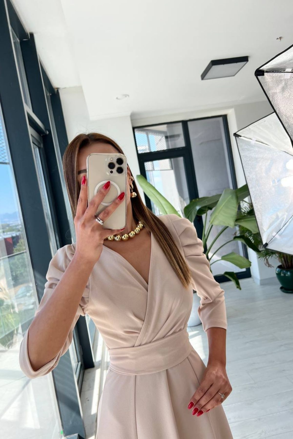 Bej%20Krep%20Kumaş%20Kuşak%20Detaylı%20Elbise