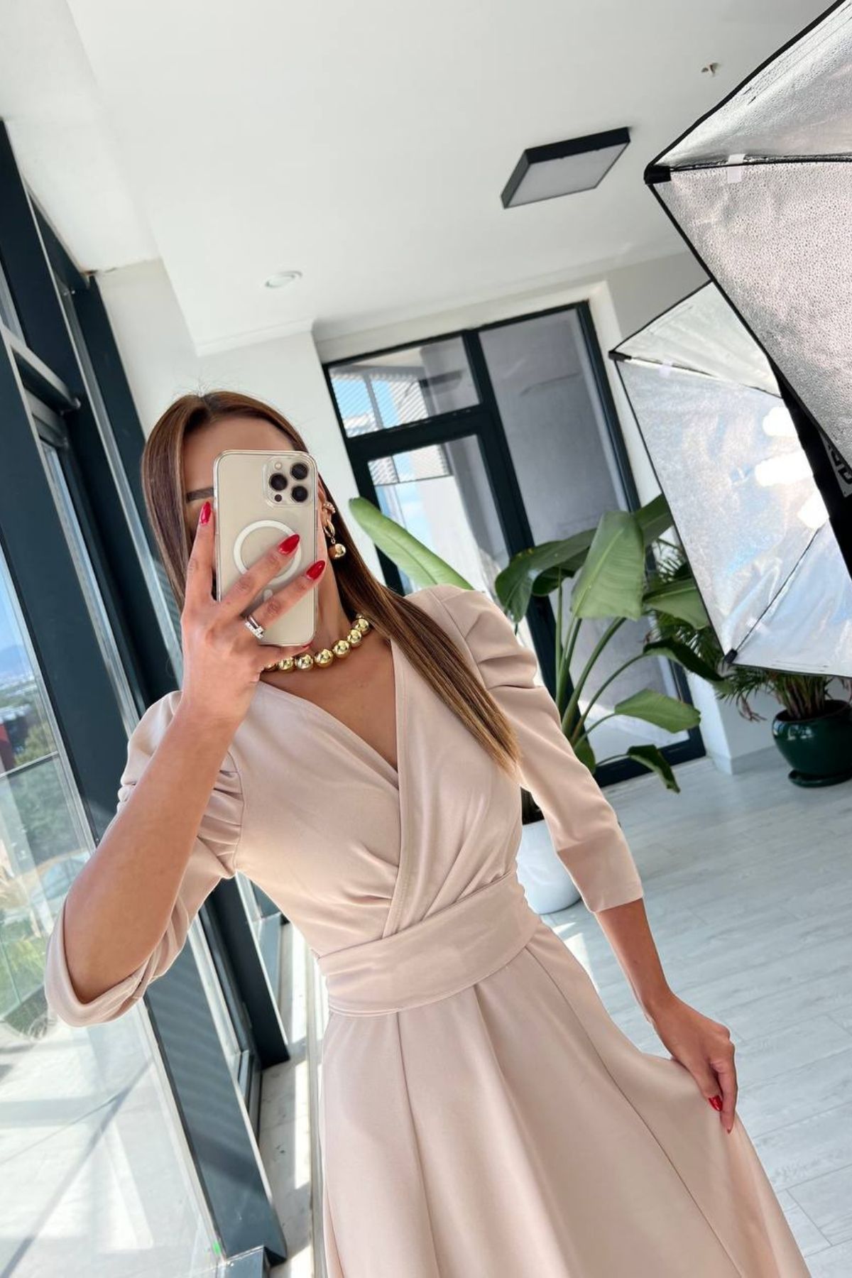 Bej%20Krep%20Kumaş%20Kuşak%20Detaylı%20Elbise