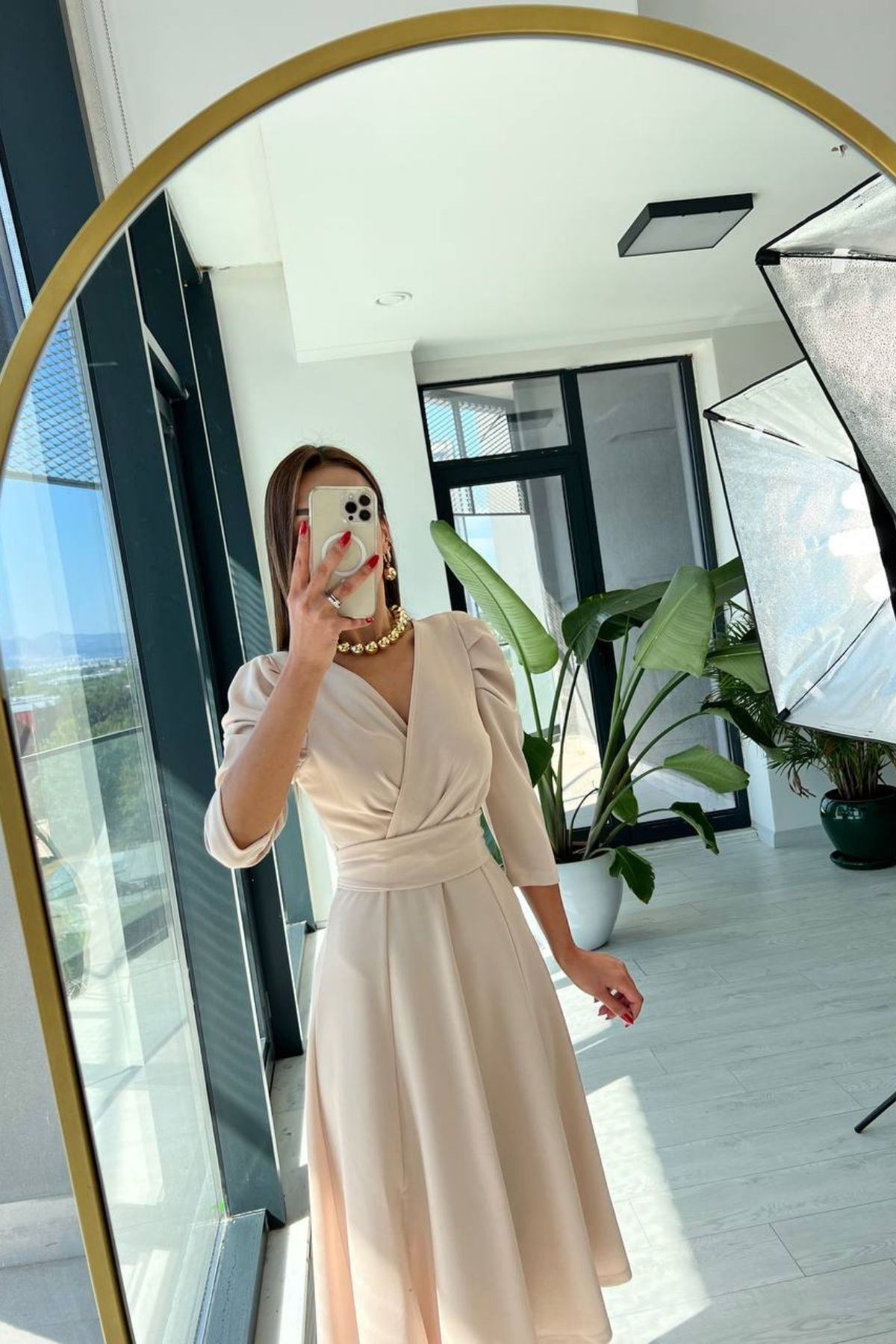 Bej%20Krep%20Kumaş%20Kuşak%20Detaylı%20Elbise