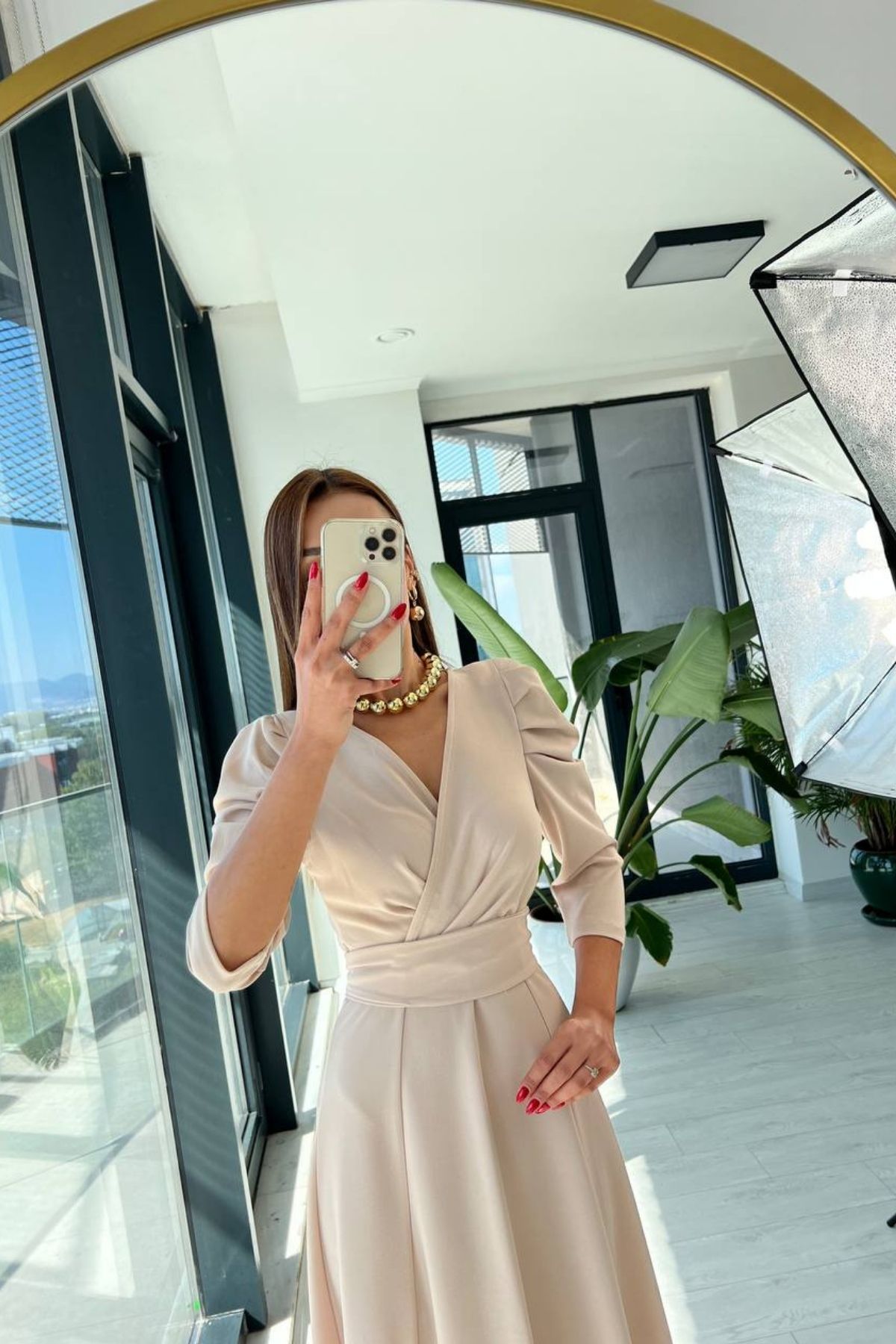 Bej%20Krep%20Kumaş%20Kuşak%20Detaylı%20Elbise