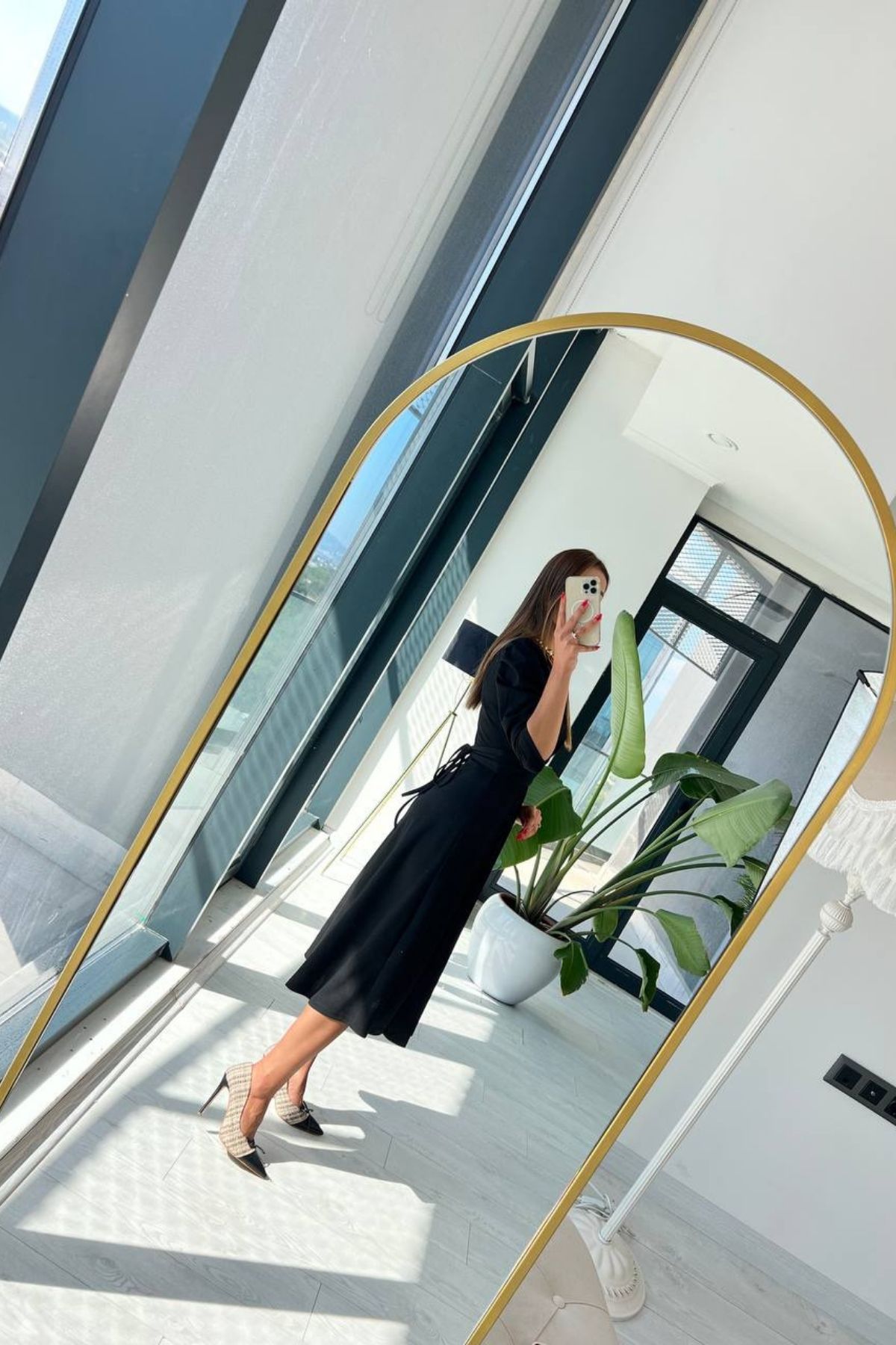 Siyah%20Krep%20Kumaş%20Kuşak%20Detaylı%20Elbise