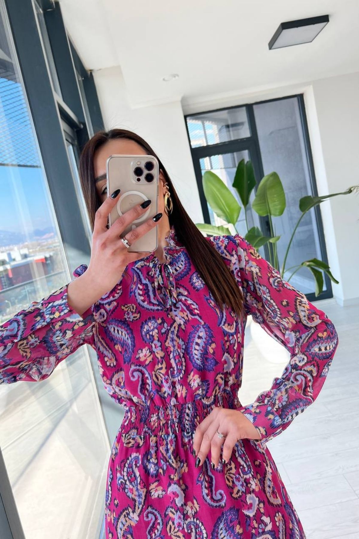 Fuşya%20Desenli%20Astarlı%20Yaka%20Detaylı%20Şifon%20Elbise