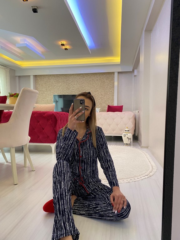 Lacivert%20%20Beyaz%20Çizgili%20%20Desen%20Düğmeli%20Pamuklu%20Pijama%20Takımı