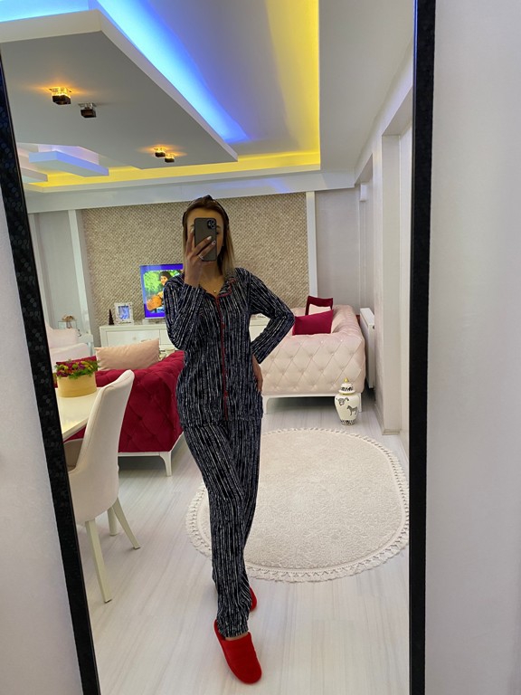 Lacivert%20%20Beyaz%20Çizgili%20%20Desen%20Düğmeli%20Pamuklu%20Pijama%20Takımı