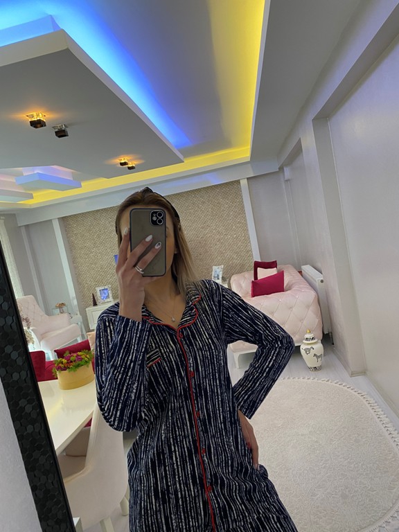 Lacivert%20%20Beyaz%20Çizgili%20%20Desen%20Düğmeli%20Pamuklu%20Pijama%20Takımı