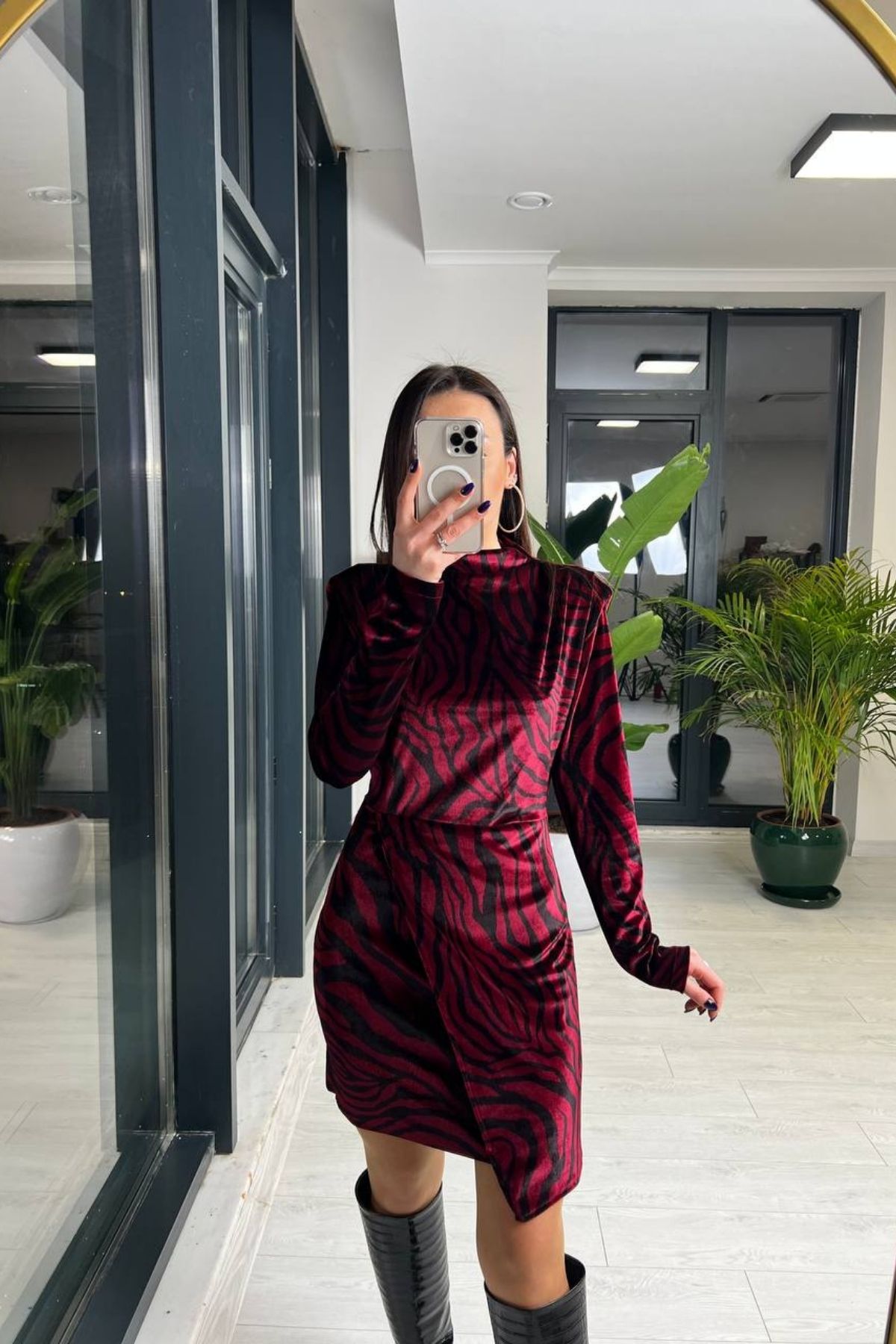 Bordo Siyah Tasarım Vatkalı Kadife Elbise