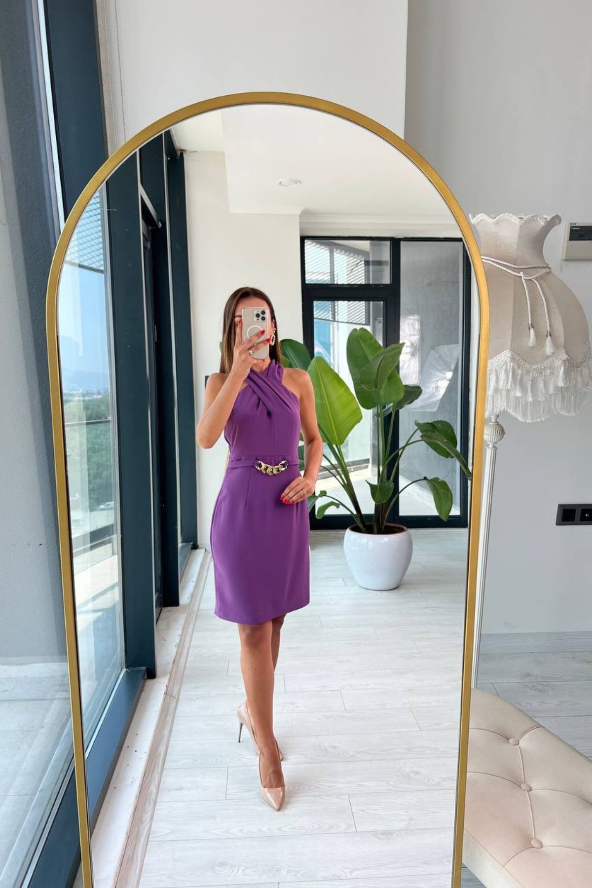 Mor%20ipekli%20Crep%20Zincir%20Bel%20Detaylı%20Elbise