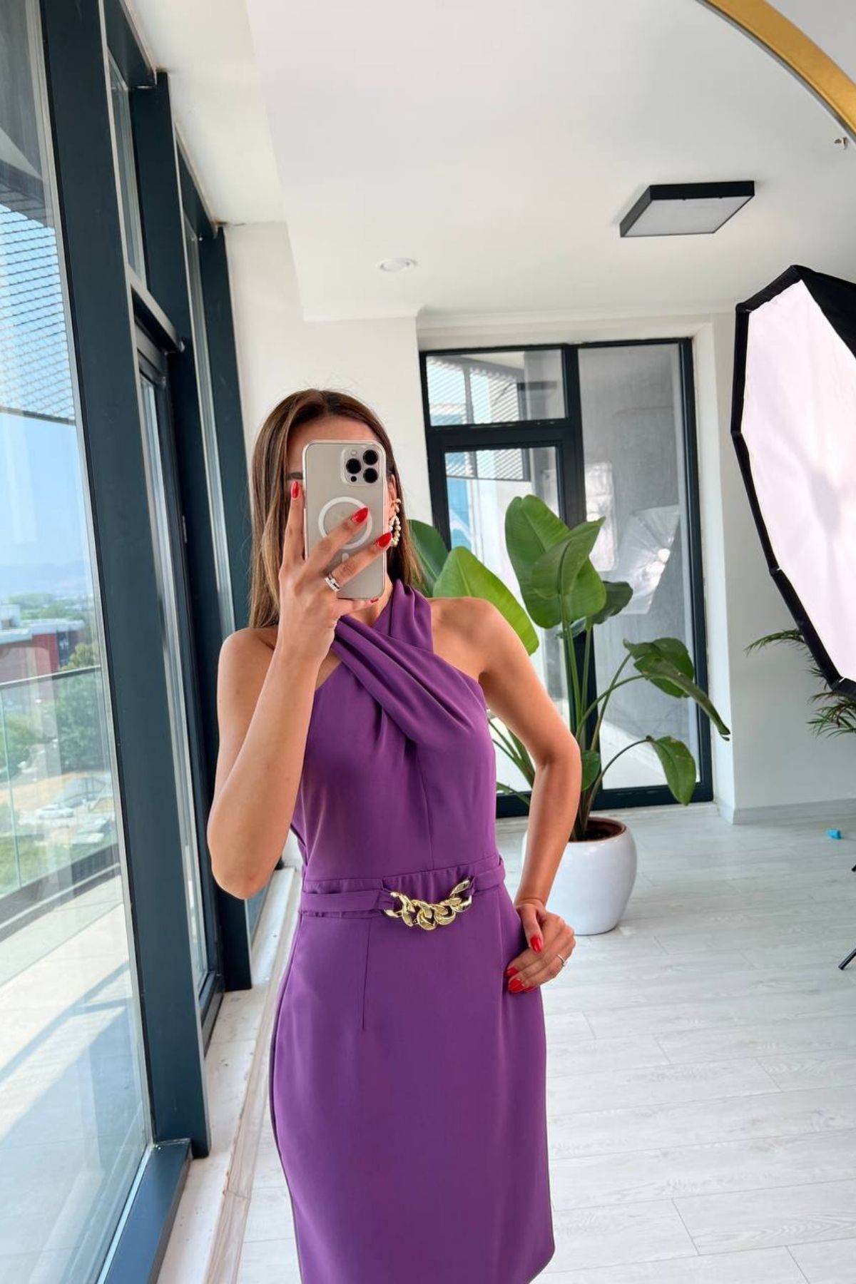 Mor%20ipekli%20Crep%20Zincir%20Bel%20Detaylı%20Elbise