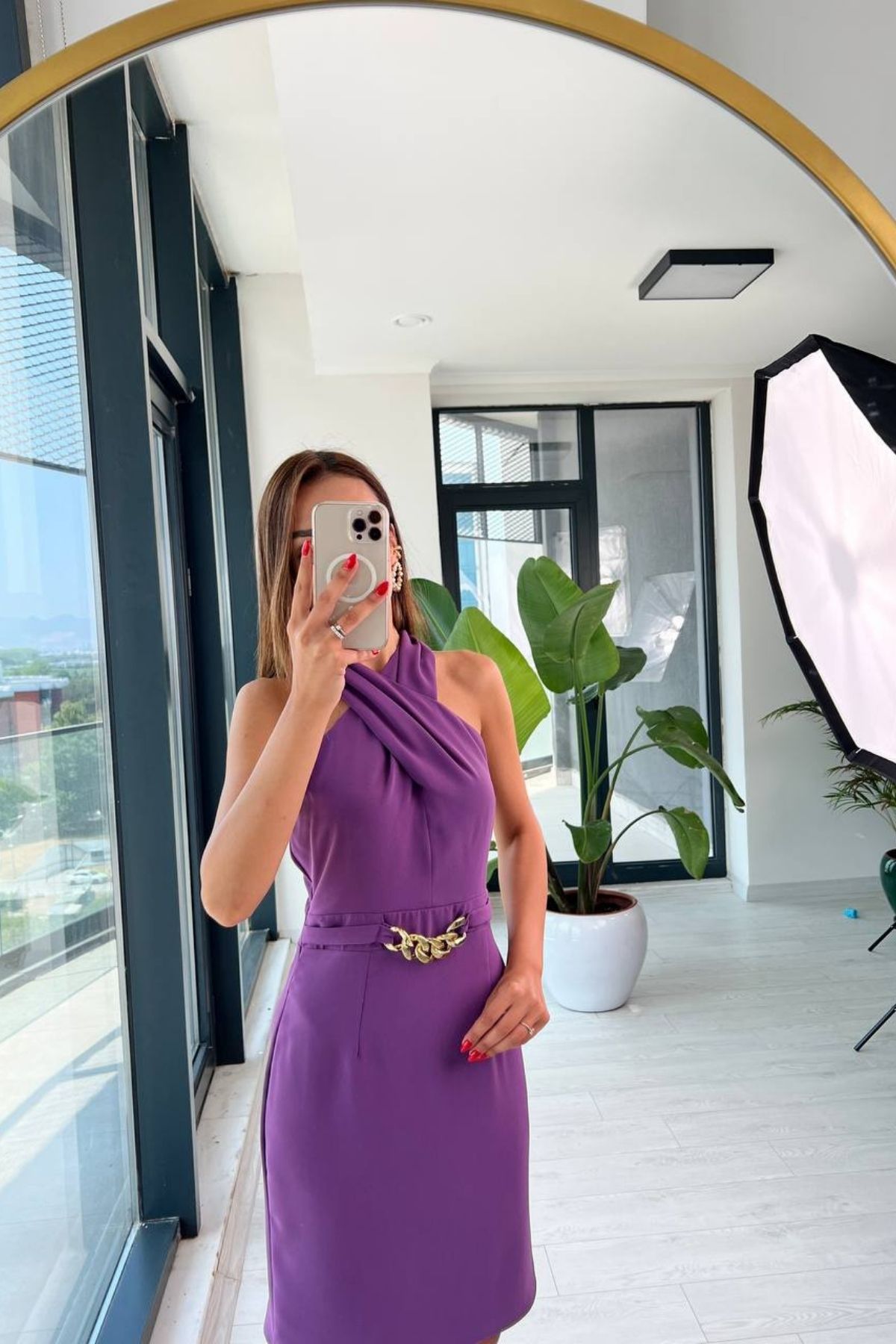 Mor%20ipekli%20Crep%20Zincir%20Bel%20Detaylı%20Elbise