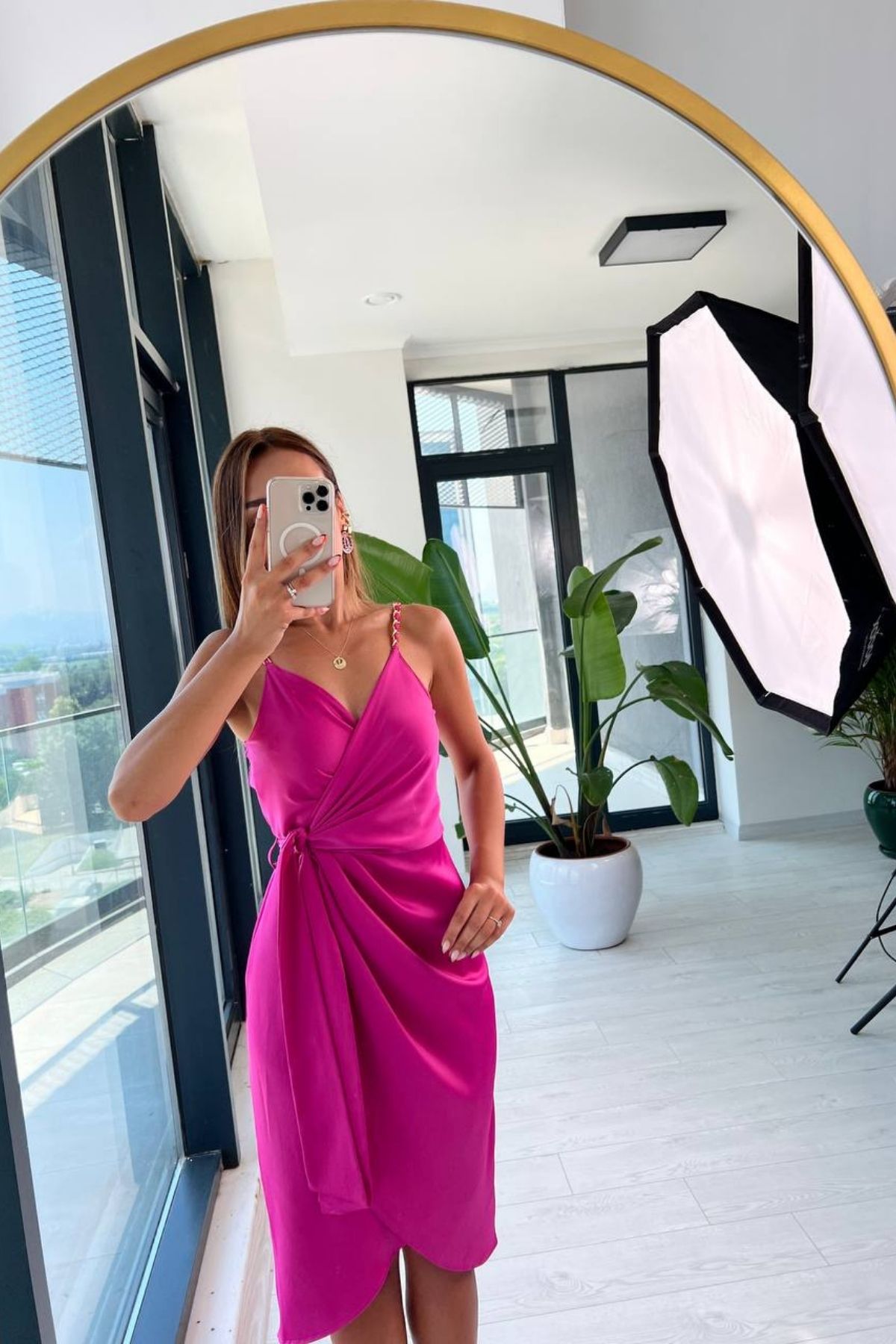 Fuşya Tok%20Saten%20Zincir%20Askılı%20Elbise