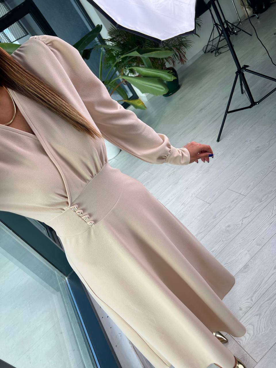 Bej Krep Düğme Detaylı Kloş Elbise