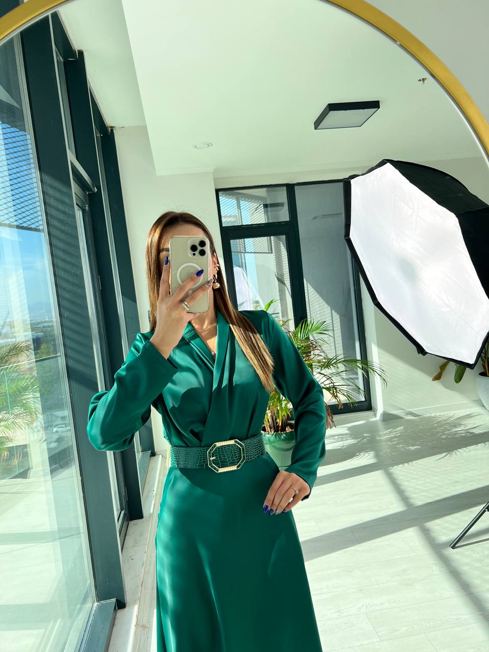 Zümrüt Yeşili Kemerli Tok Saten Elbise