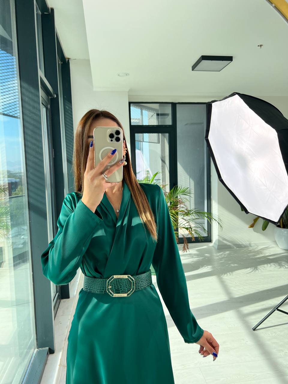 Zümrüt Yeşili Kemerli Tok Saten Elbise