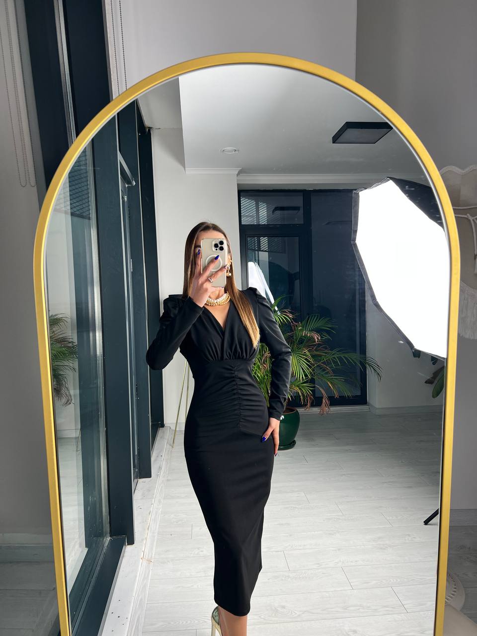 Siyah Sırt Detaylı Likralı Krep Kumaş Elbise