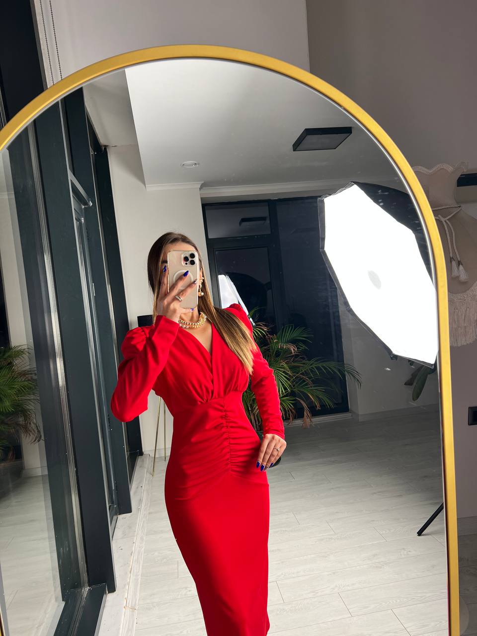 Kırmızı%20Sırt%20Detaylı%20Likralı%20Krep%20Kumaş%20Elbise