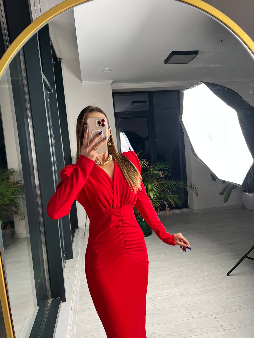 Kırmızı%20Sırt%20Detaylı%20Likralı%20Krep%20Kumaş%20Elbise