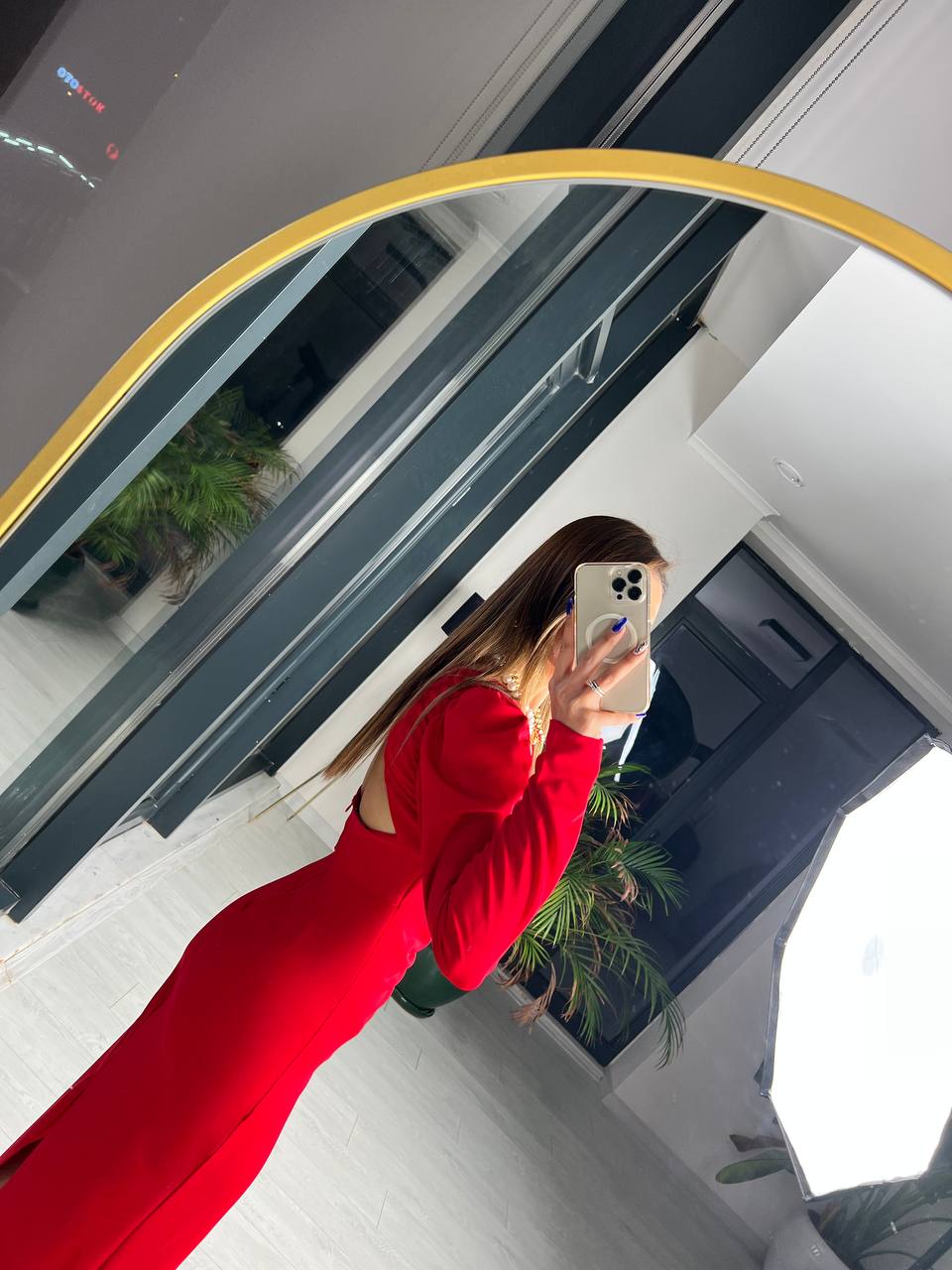 Kırmızı%20Sırt%20Detaylı%20Likralı%20Krep%20Kumaş%20Elbise