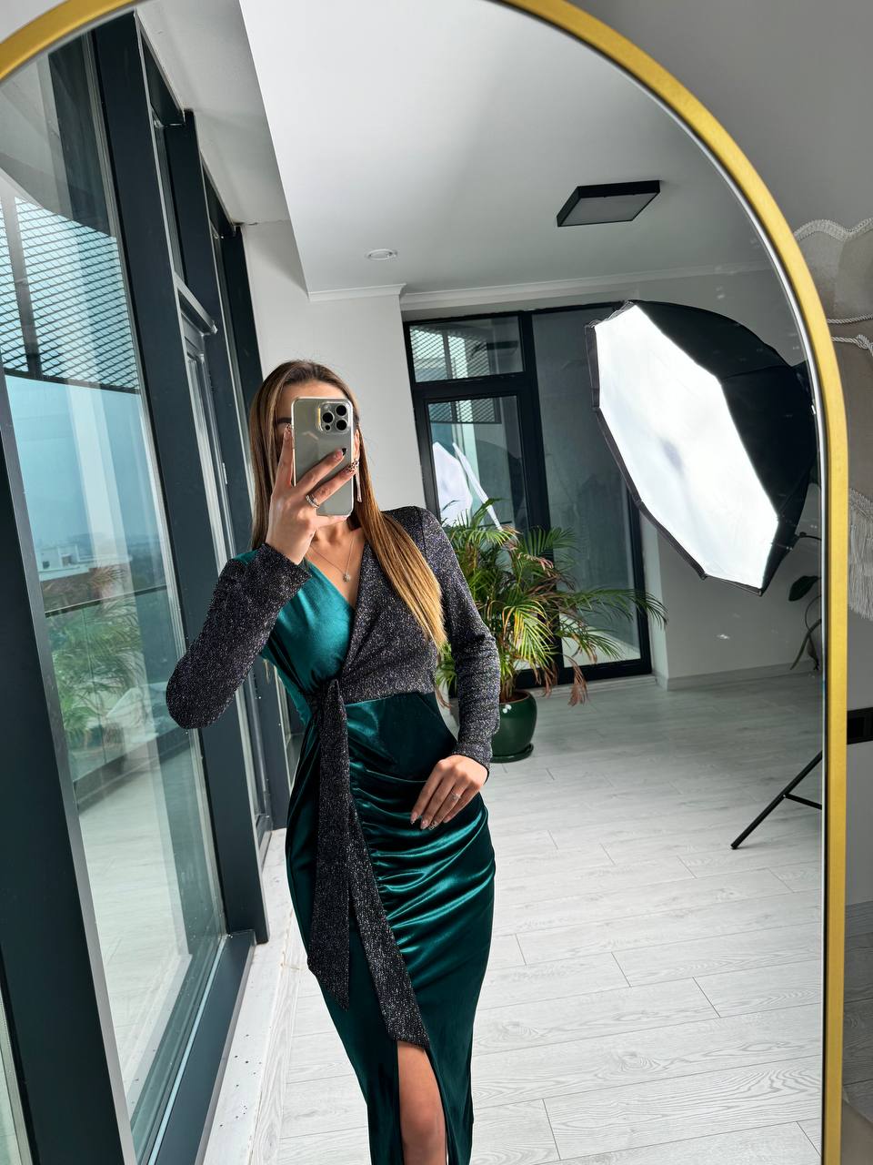 Tasarım%20Zümrüt%20Parıltı%20Detaylı%20Kadife%20Elbise