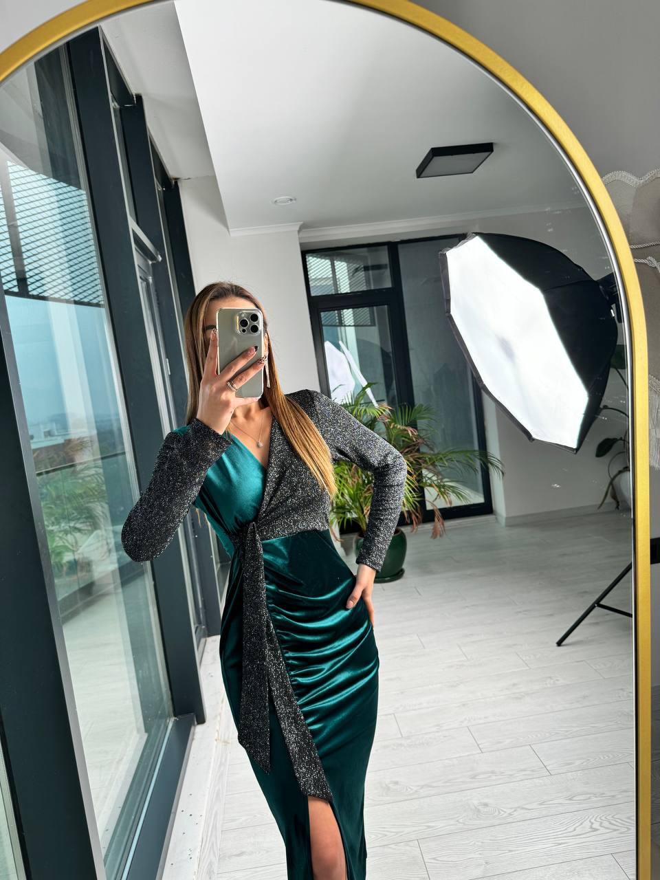 Tasarım%20Zümrüt%20Parıltı%20Detaylı%20Kadife%20Elbise