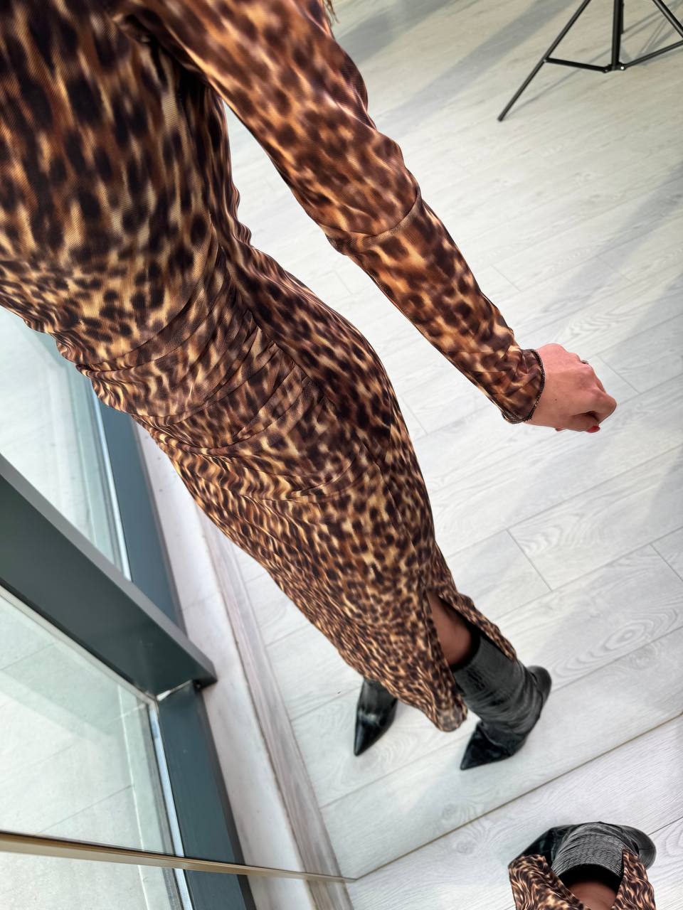 Tasarım%20Premium%20Tül%20Kumaş%20Omuz%20Vatkalı%20Astarlı%20Leopar%20Elbise