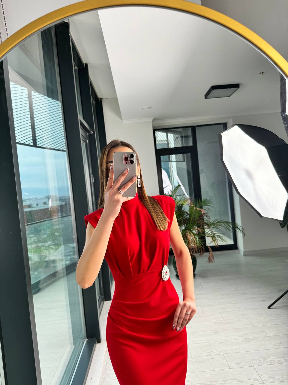 Kırmızı%20Tasarım%20Broş%20Detaylı%20Drapeli%20Krep%20Elbise