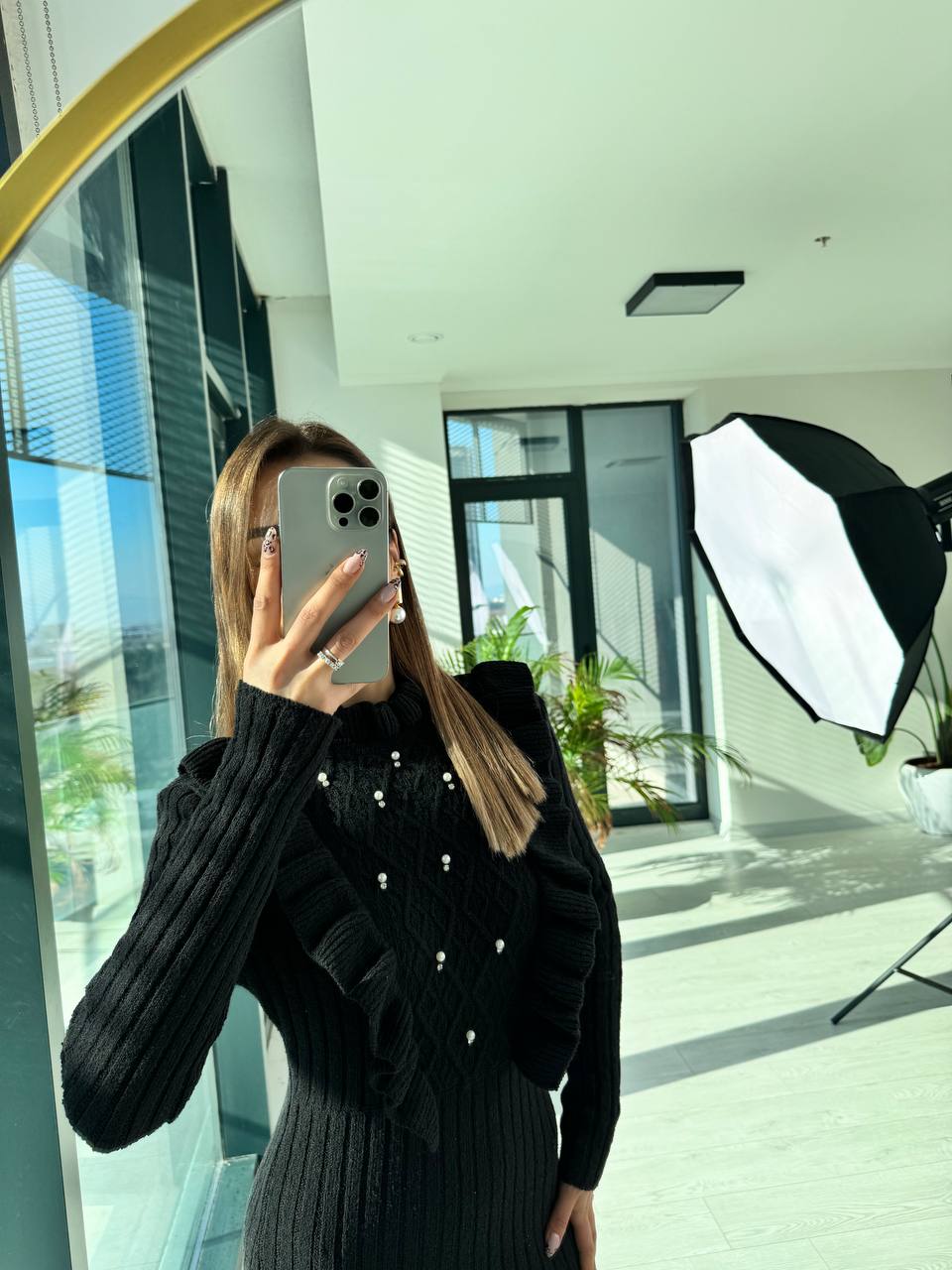 Siyah%20Önü%20İnci%20Ve%20Volan%20Detaylı%20Triko%20Elbise