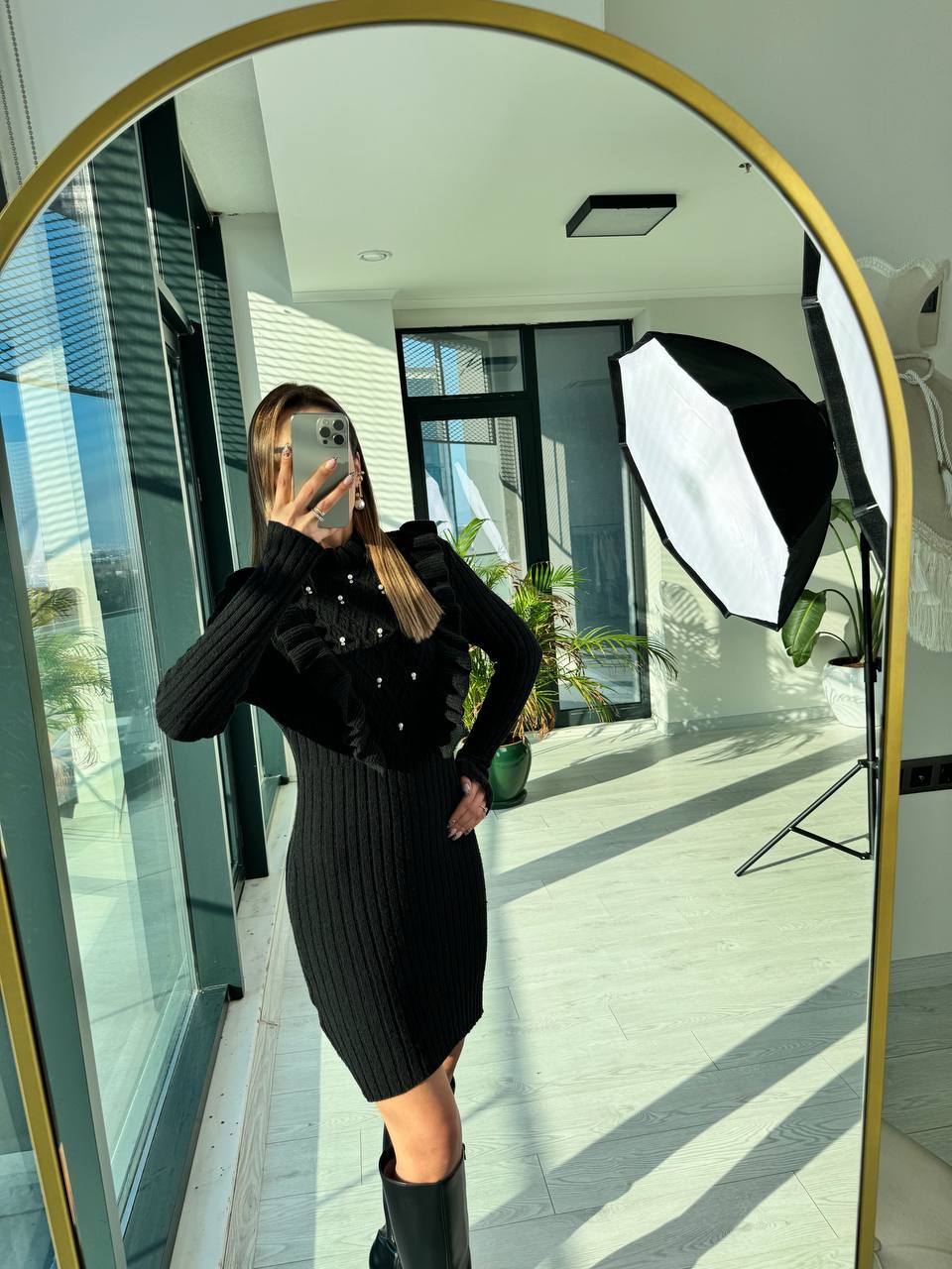 Siyah%20Önü%20İnci%20Ve%20Volan%20Detaylı%20Triko%20Elbise