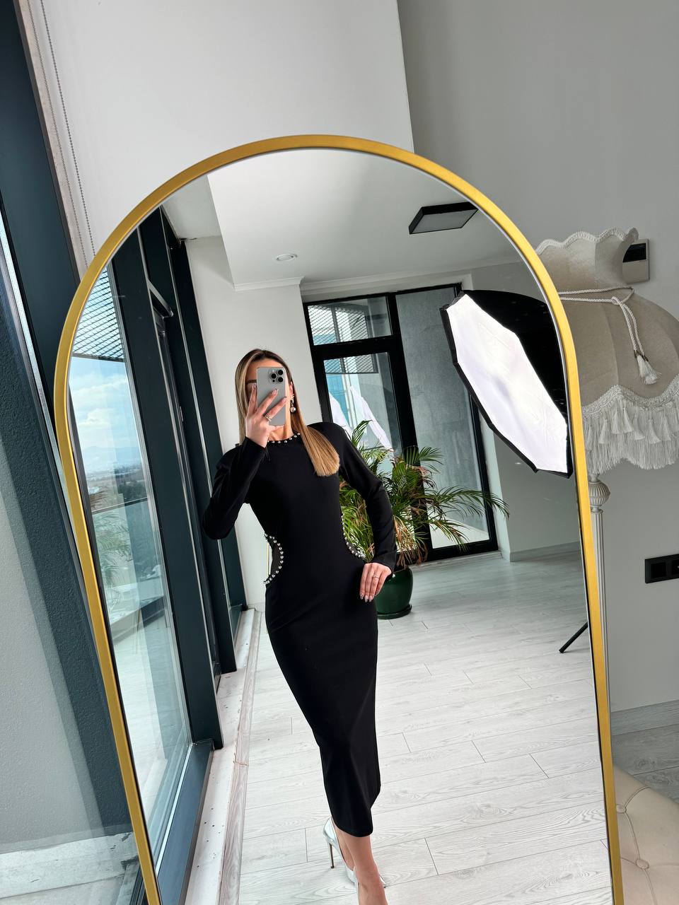 Tasarım%20Metal%20inci%20Ve%20Bel%20Detaylı%20Tok%20Krep%20Kumaş%20Kalem%20Elbise