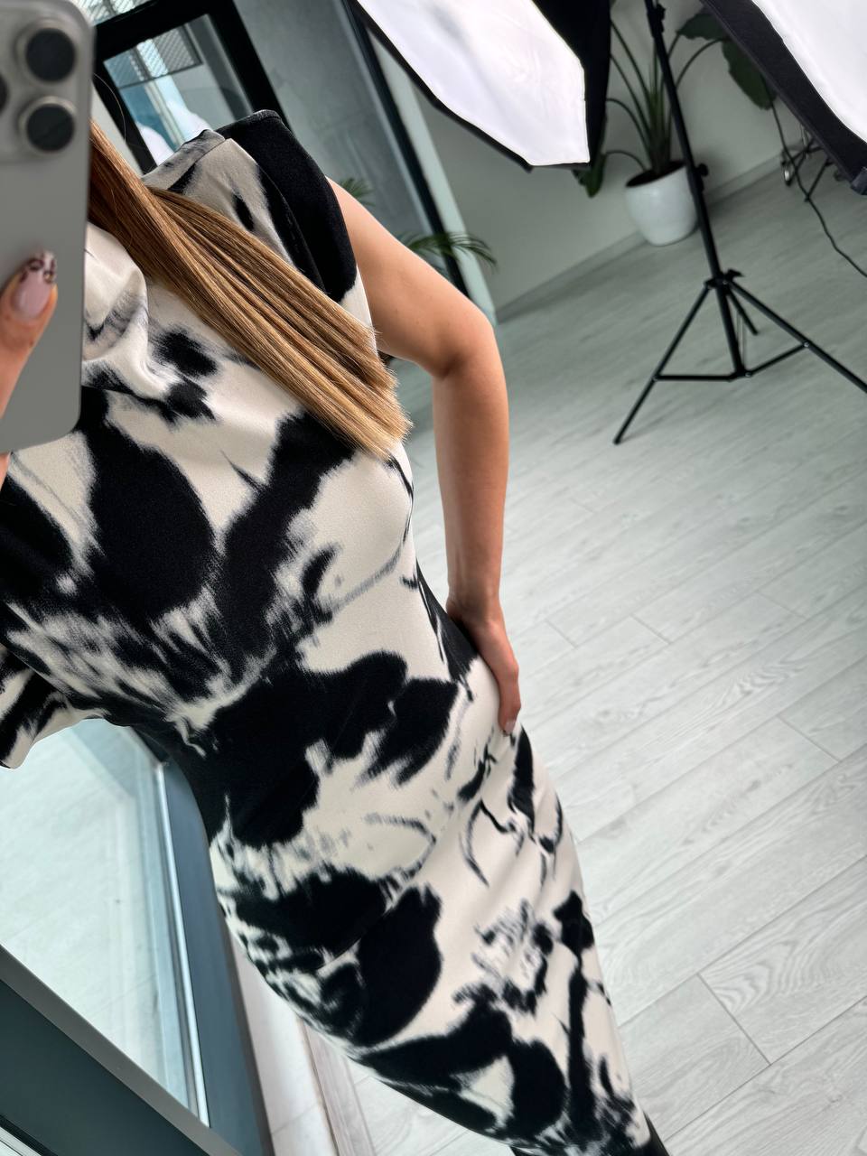 Siyah%20Beyaz%20Desenli%20Vatkalı%20Zara%20Model%20Krep%20Elbise