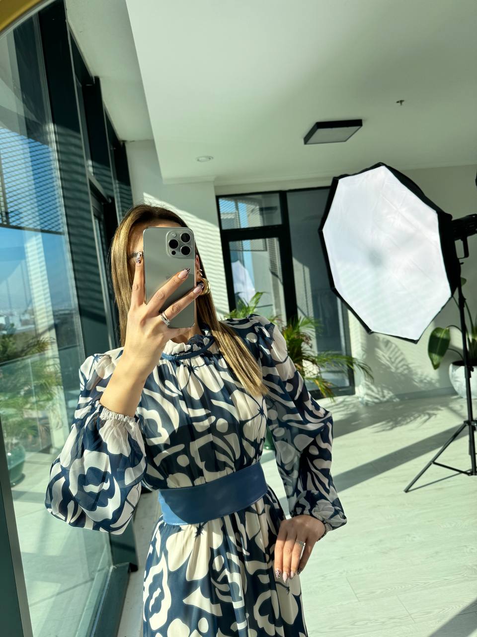 İndigo%20Desenli%20Deri%20Kemer%20Detaylı%20Astarlı%20Maxi%20şifon%20Elbise