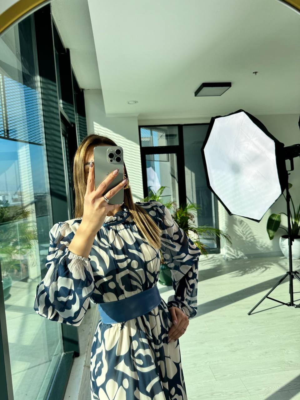 İndigo%20Desenli%20Deri%20Kemer%20Detaylı%20Astarlı%20Maxi%20şifon%20Elbise