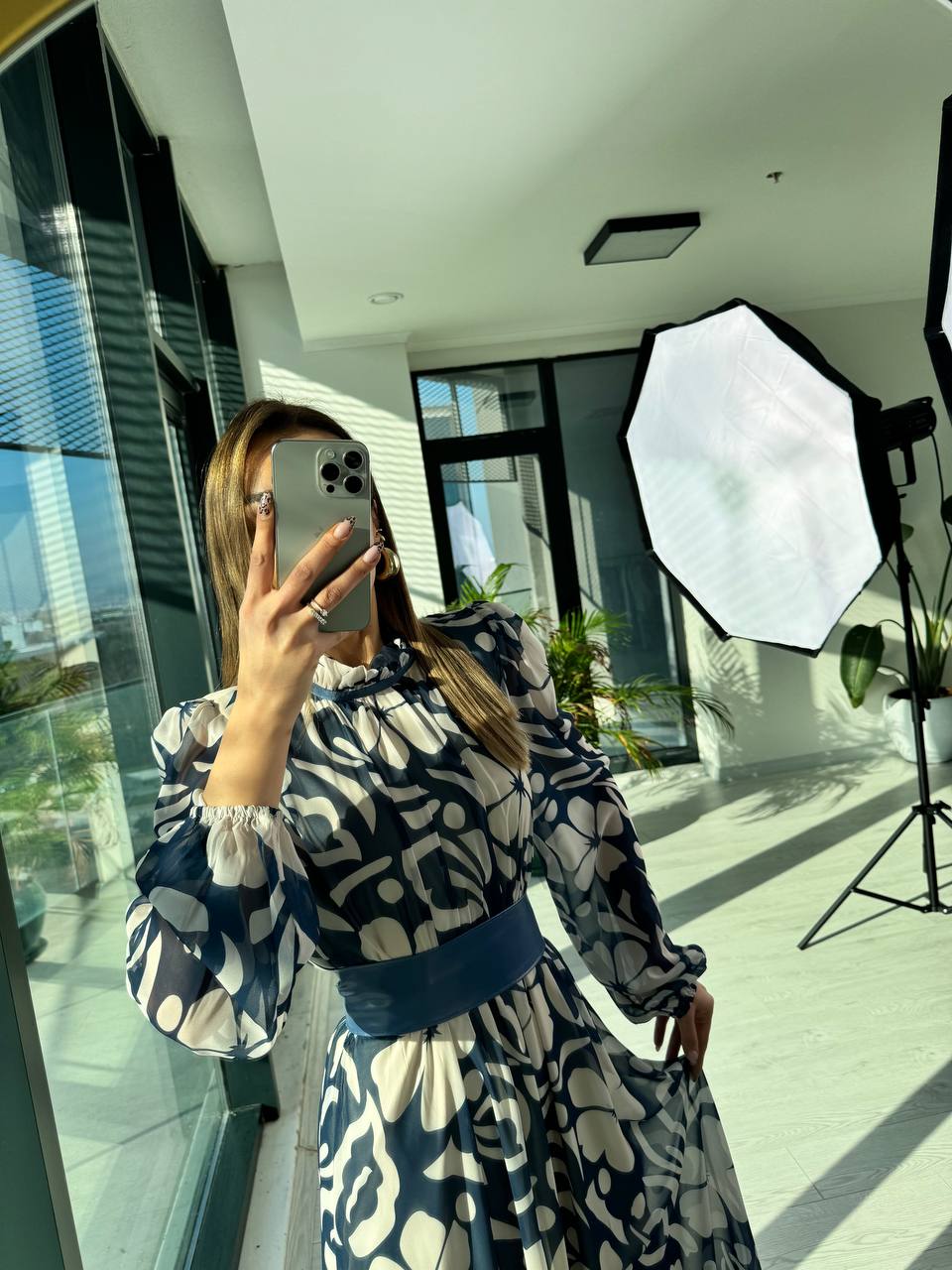 İndigo%20Desenli%20Deri%20Kemer%20Detaylı%20Astarlı%20Maxi%20şifon%20Elbise