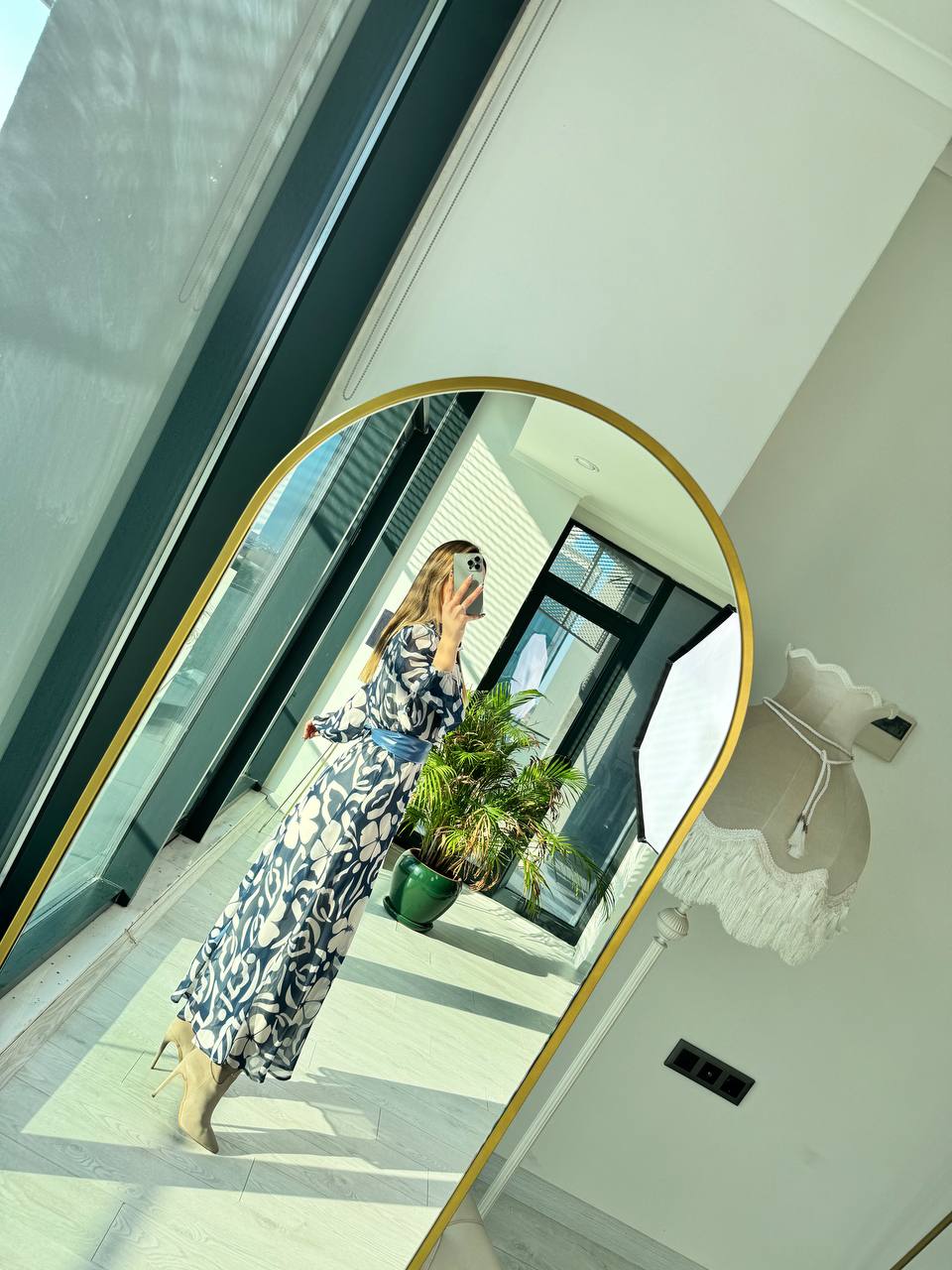İndigo%20Desenli%20Deri%20Kemer%20Detaylı%20Astarlı%20Maxi%20şifon%20Elbise