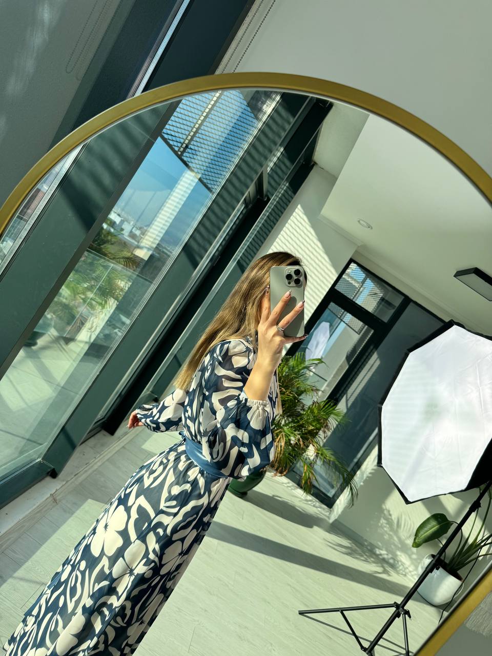 İndigo%20Desenli%20Deri%20Kemer%20Detaylı%20Astarlı%20Maxi%20şifon%20Elbise