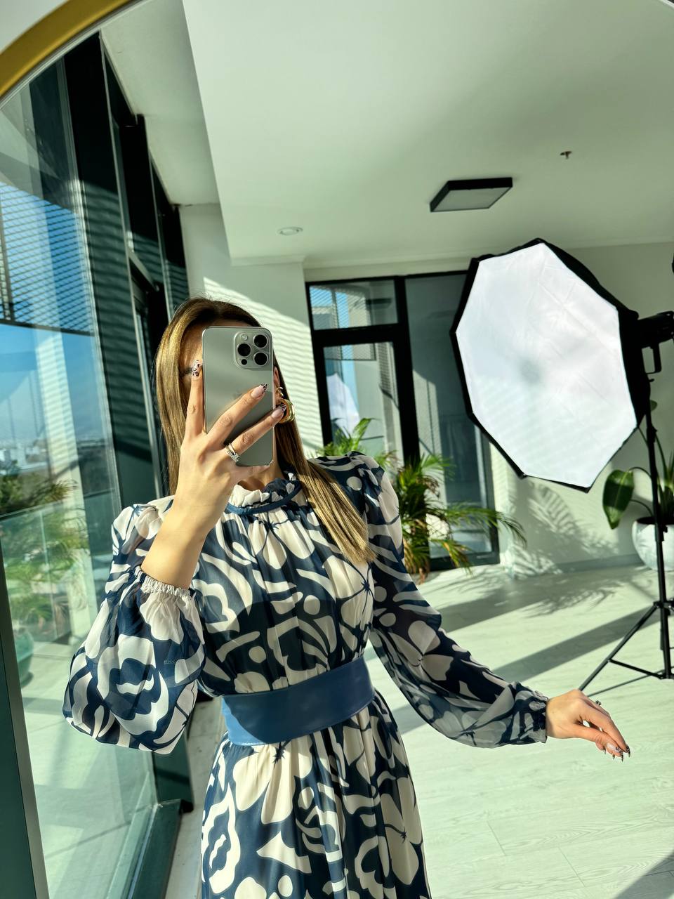 İndigo%20Desenli%20Deri%20Kemer%20Detaylı%20Astarlı%20Maxi%20şifon%20Elbise