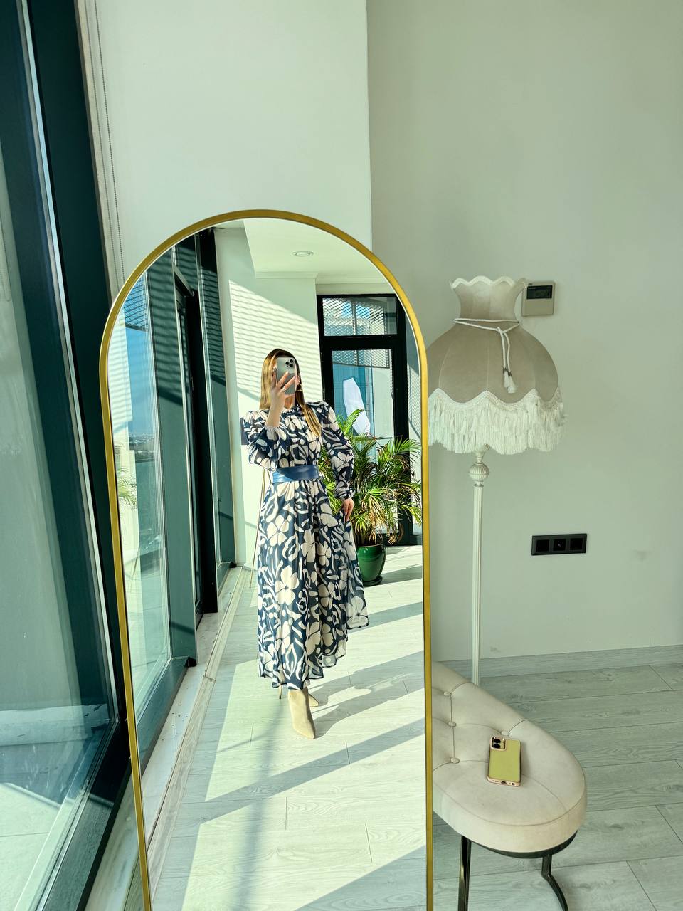 İndigo%20Desenli%20Deri%20Kemer%20Detaylı%20Astarlı%20Maxi%20şifon%20Elbise