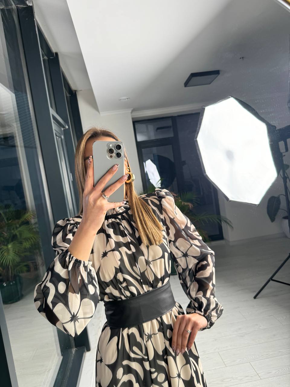 Siyah%20Desenli%20Deri%20Kemer%20Detaylı%20Astarlı%20Maxi%20şifon%20Elbise