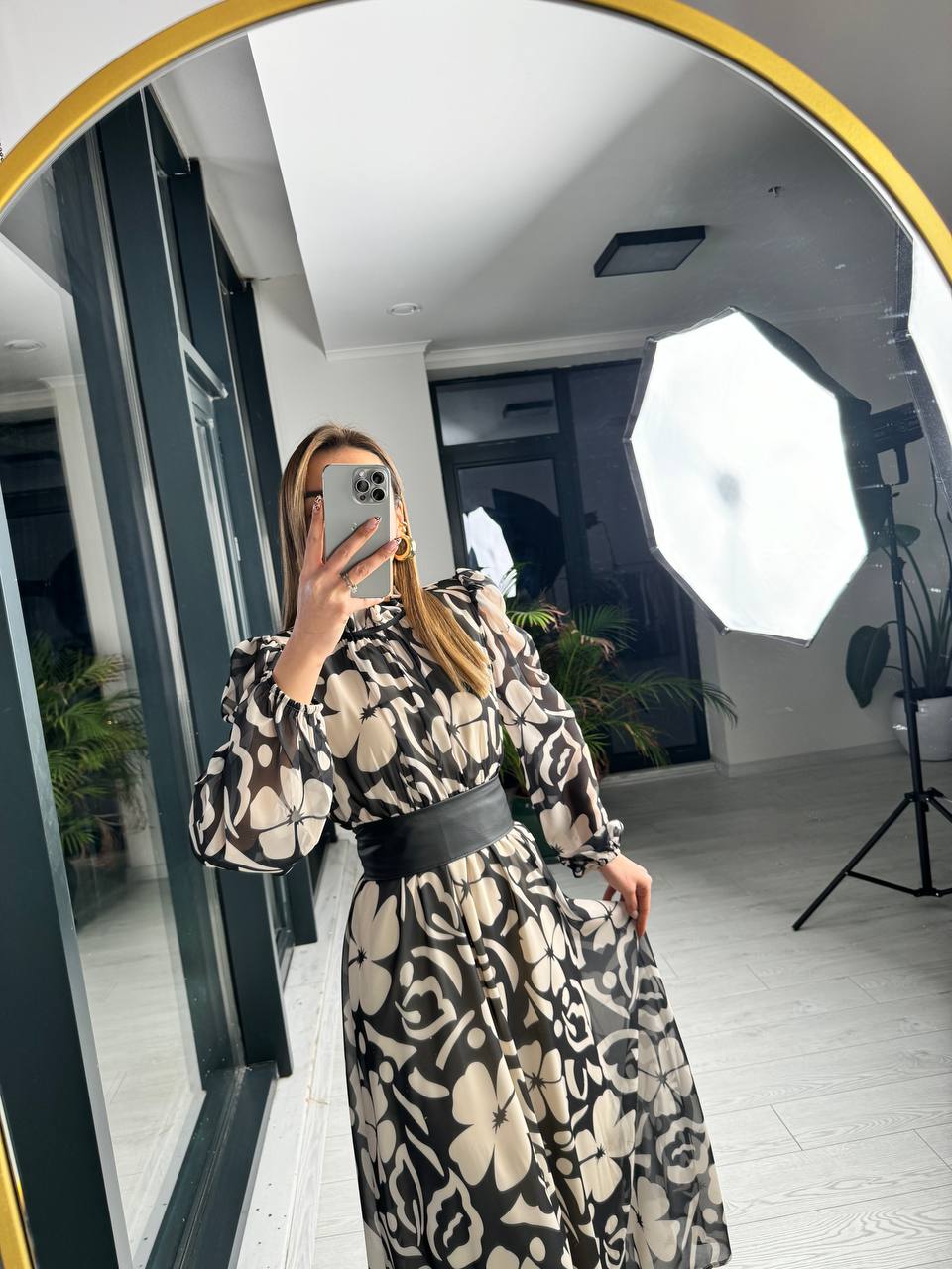 Siyah%20Desenli%20Deri%20Kemer%20Detaylı%20Astarlı%20Maxi%20şifon%20Elbise