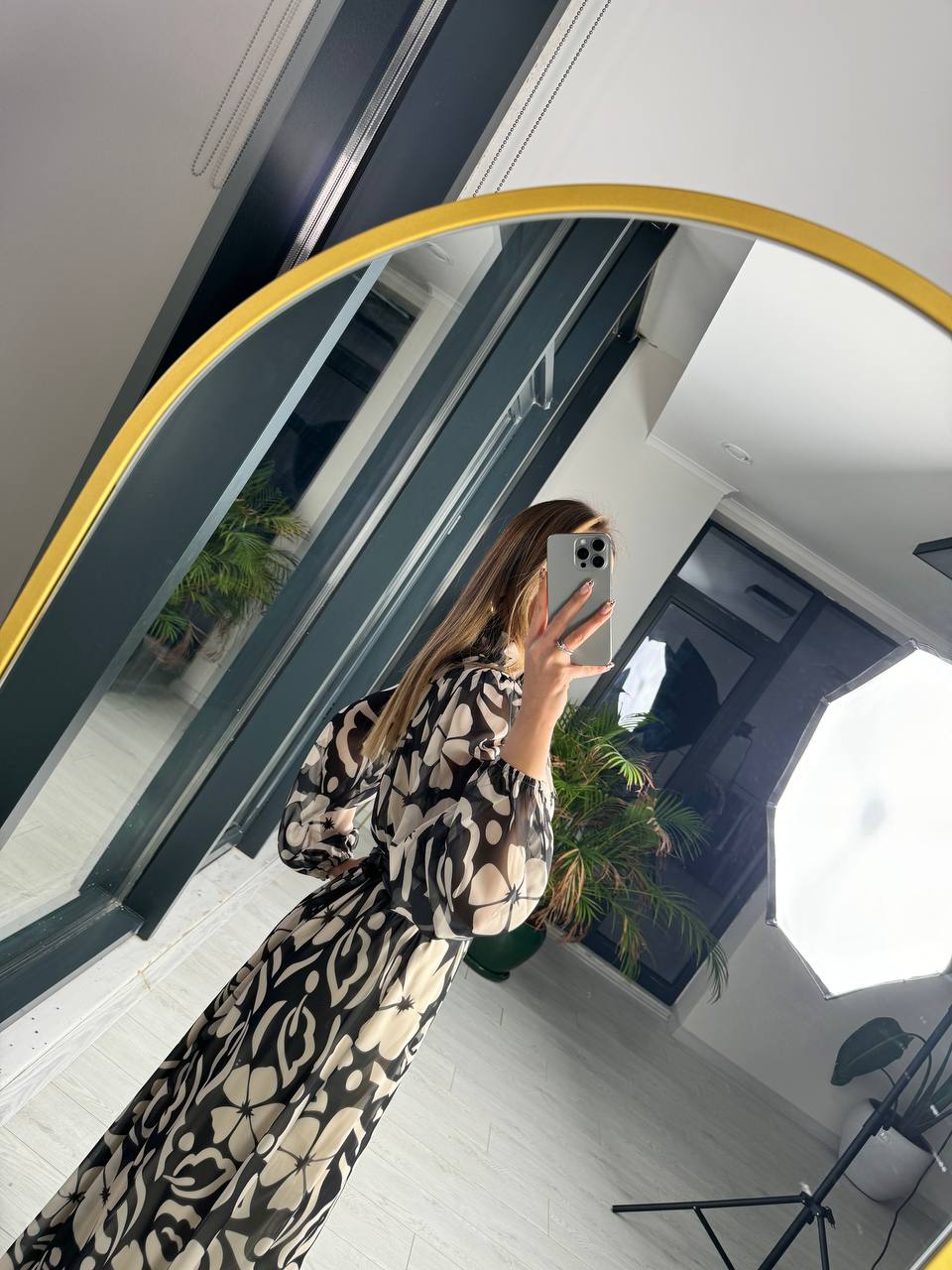 Siyah%20Desenli%20Deri%20Kemer%20Detaylı%20Astarlı%20Maxi%20şifon%20Elbise