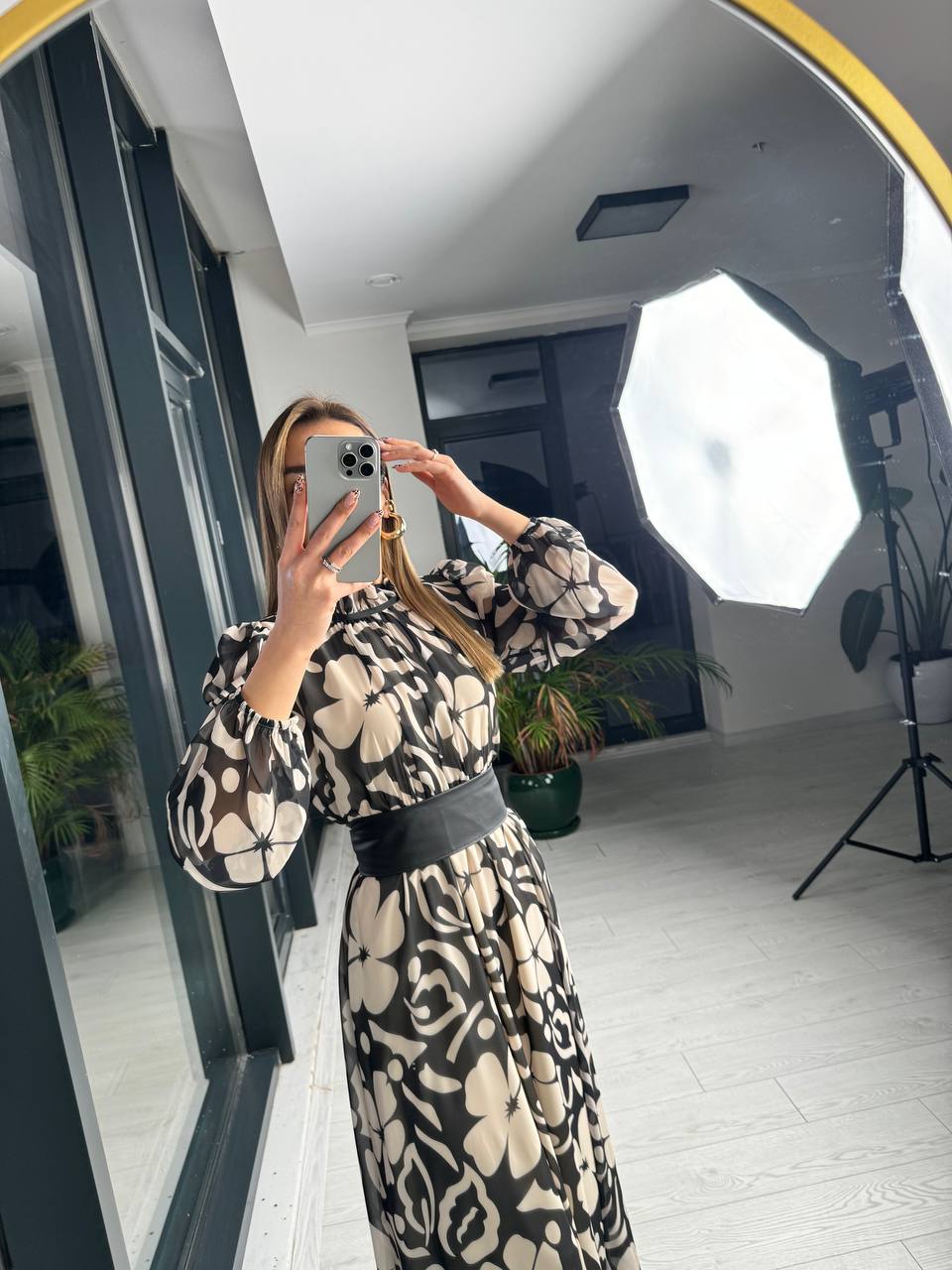Siyah%20Desenli%20Deri%20Kemer%20Detaylı%20Astarlı%20Maxi%20şifon%20Elbise