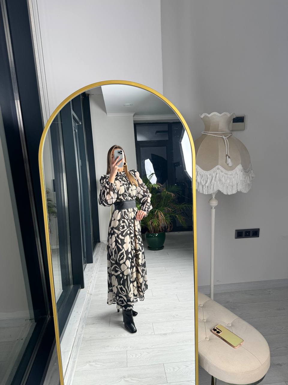 Siyah%20Desenli%20Deri%20Kemer%20Detaylı%20Astarlı%20Maxi%20şifon%20Elbise