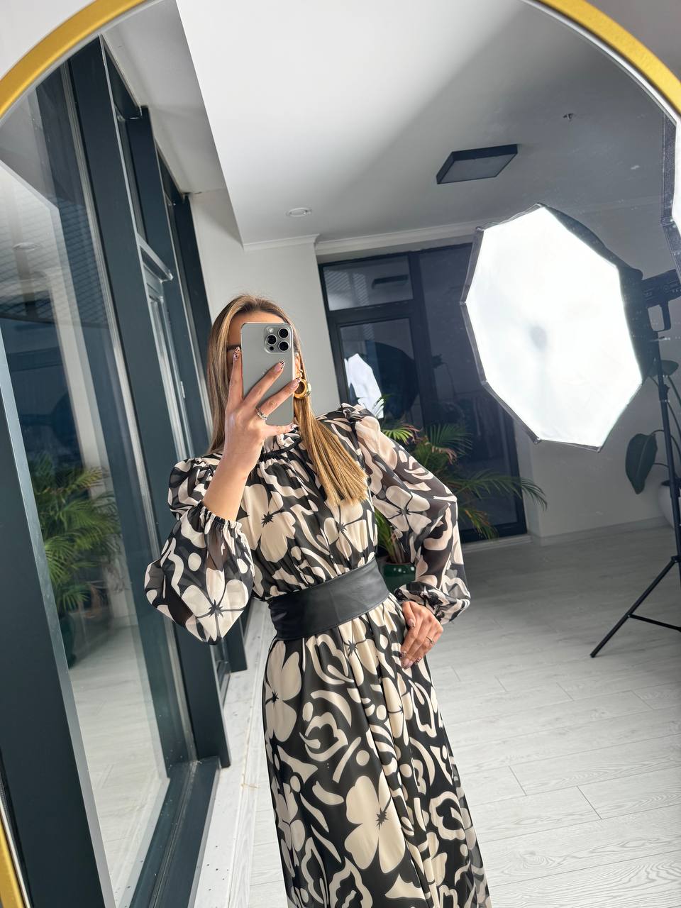 Siyah%20Desenli%20Deri%20Kemer%20Detaylı%20Astarlı%20Maxi%20şifon%20Elbise
