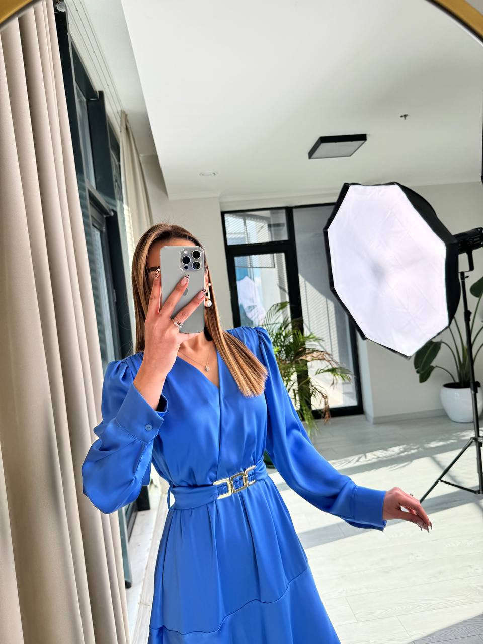 Mavi%20Metal%20Aksesuar%20Kemerli%20Lüks%20Saten%20Elbise