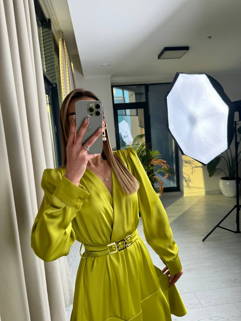 Yağ%20Yeşili%20Metal%20Aksesuar%20Kemerli%20Lüks%20Saten%20Elbise