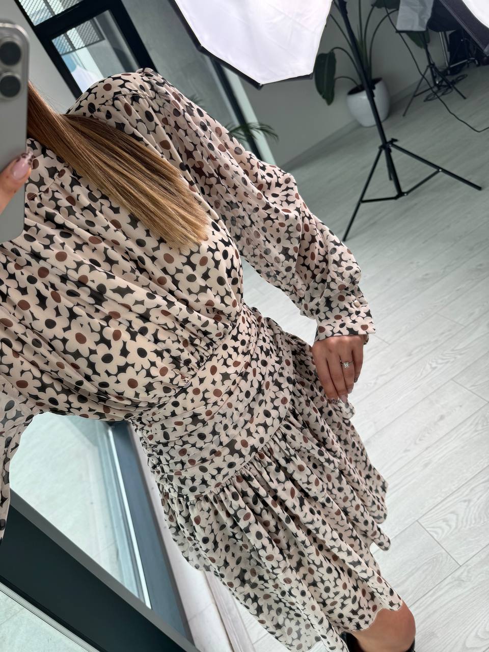 Siyah%20Şifon%20Çiçek%20Desen%20Astarlı%20Flora%20Elbise
