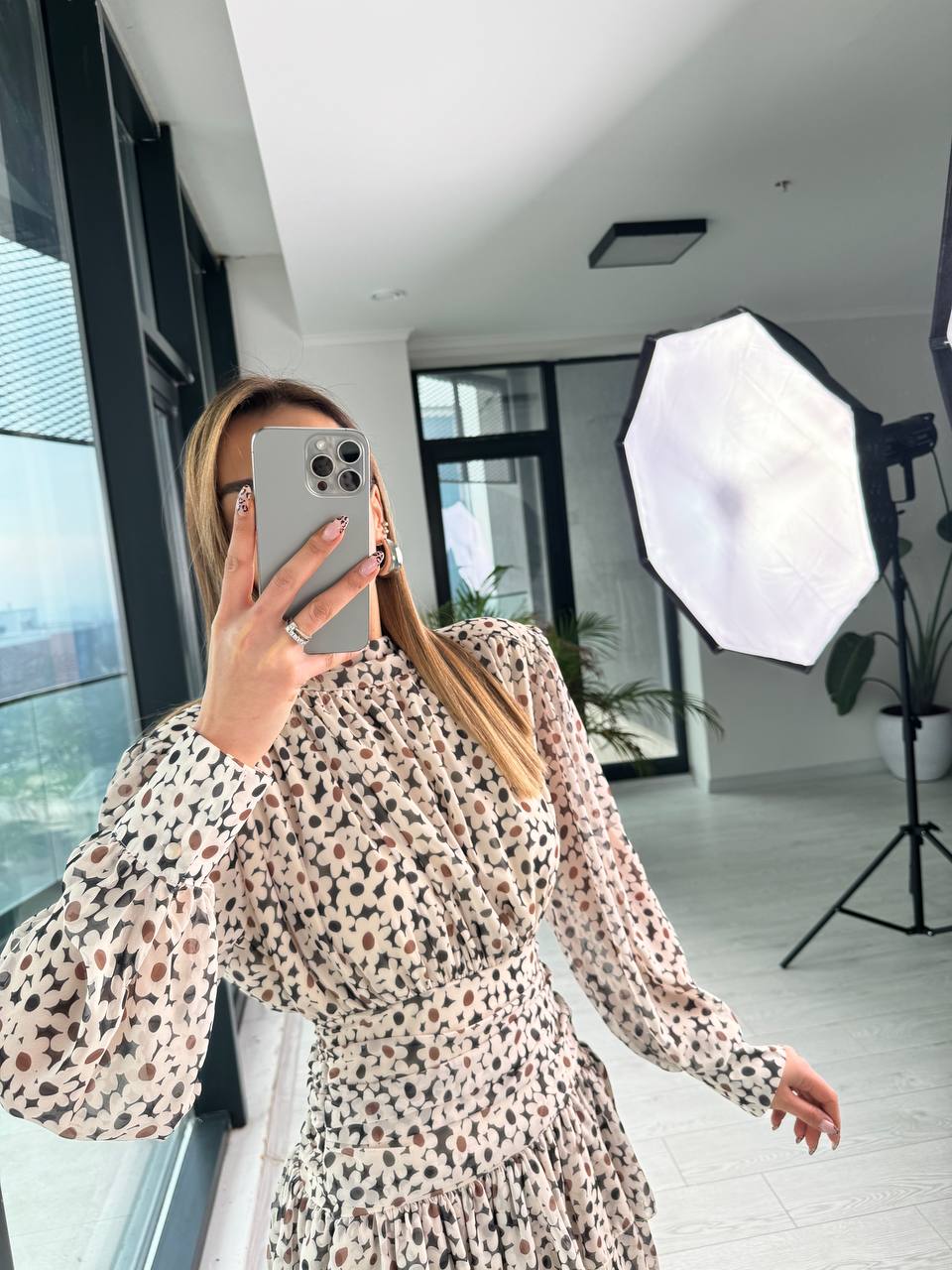 Siyah%20Şifon%20Çiçek%20Desen%20Astarlı%20Flora%20Elbise