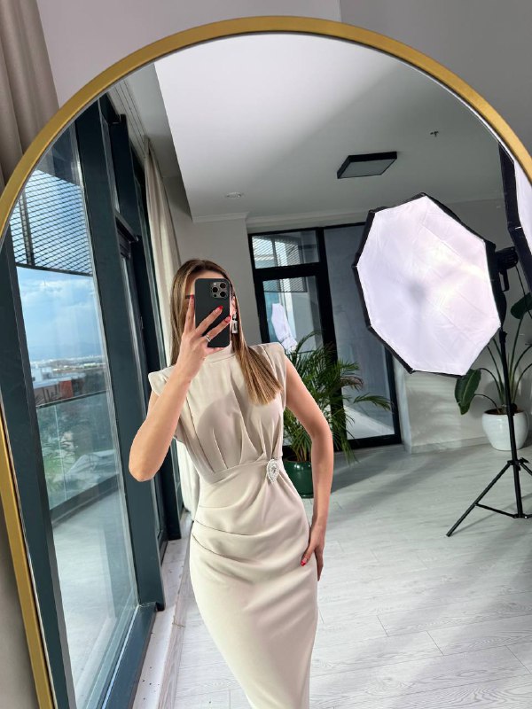 Bej%20Tasarım%20Broş%20Detaylı%20Drapeli%20Krep%20Elbise