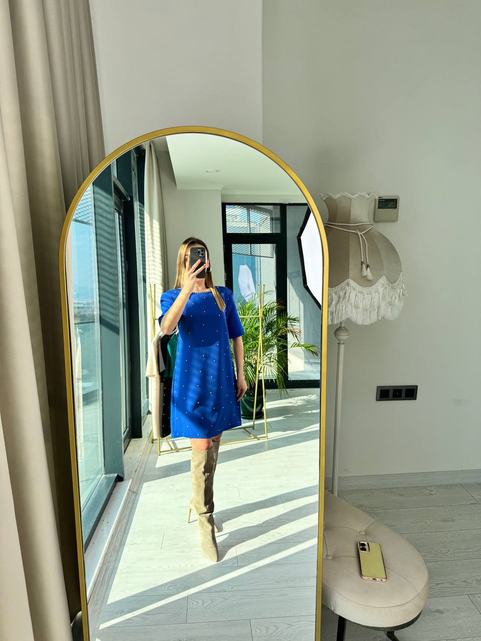 Saks%20Vatkalı%20Önü%20Taşlı%20Krep%20Elbise